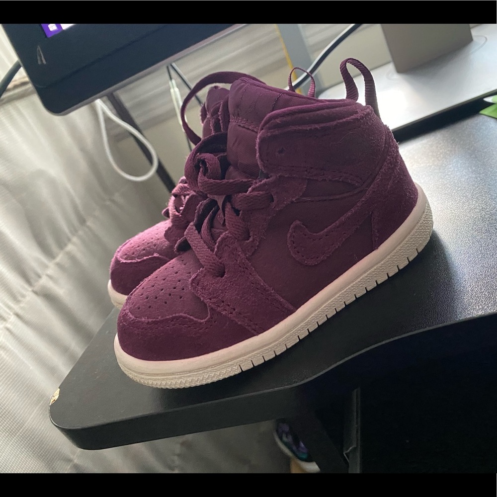 Nike Jordan retro 1 burgundy size 6c